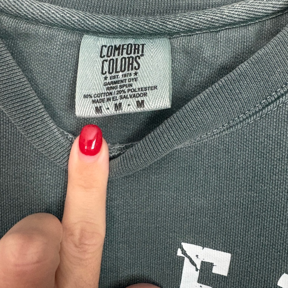 Comfort Colors Christmas Trees Sweatshirt M Farm Fresh Holiday Graphic Crewneck - Picture 5 of 5